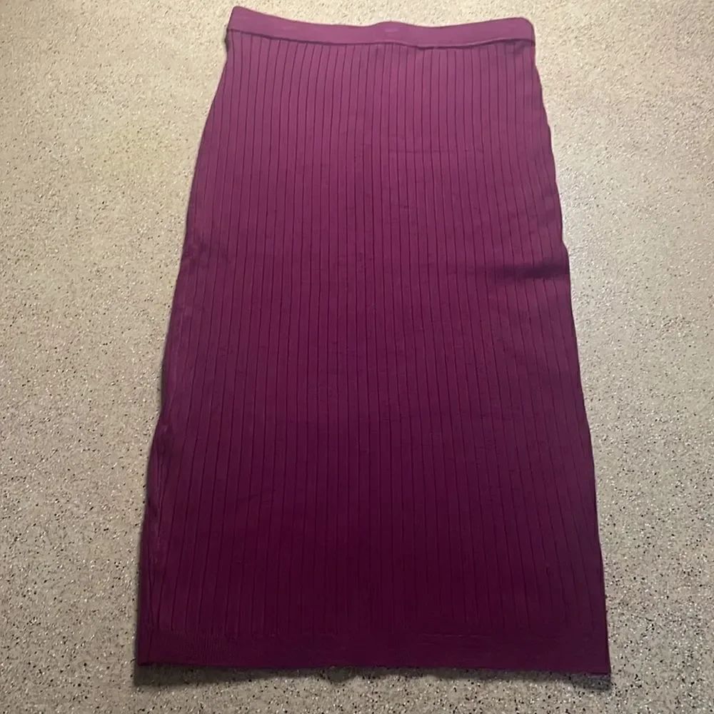 Eva Mendes for New York & Company Ribbed Knit Midi Skirt Maroon sz S